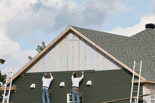 Professional Siding technician working in Seattle, WA